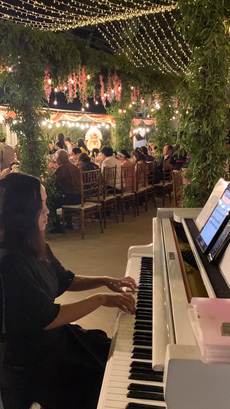 Garden reception with live wedding pianist, Bali
